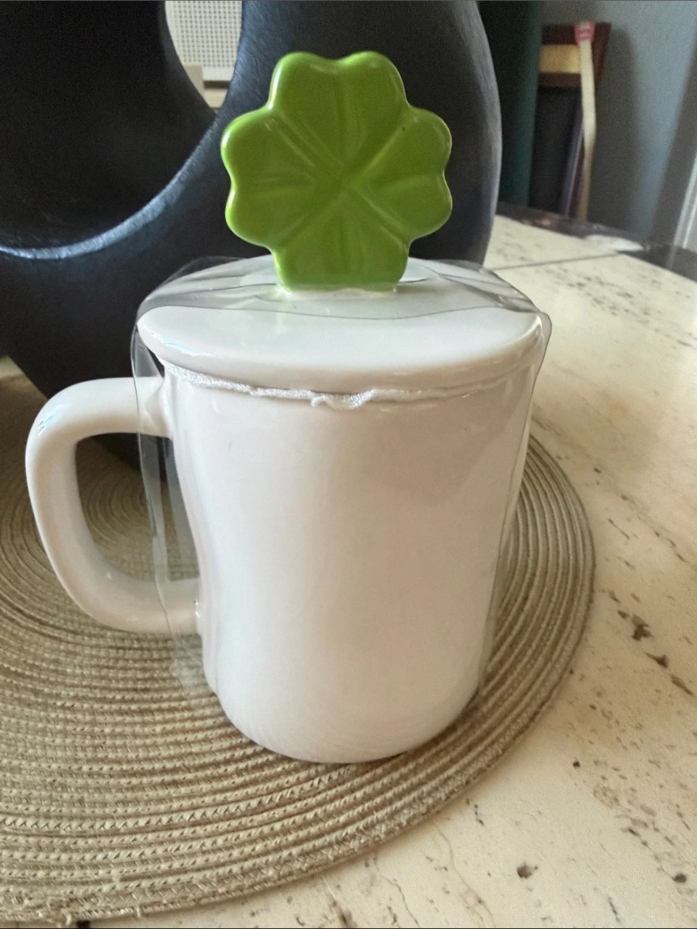 New Rae Dunn Kiss Me Ceramic Mug with Green Clover Lid 8